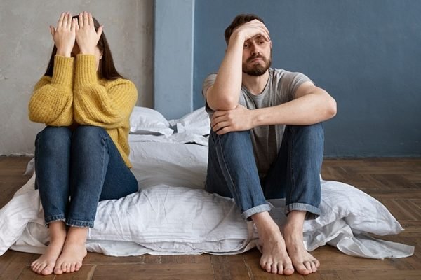 Couple facing intimacy and sexual health concerns seeking expert guidance from Dr. Praveena Agarwal – Cosmetic Gynaecologist in Bhopal